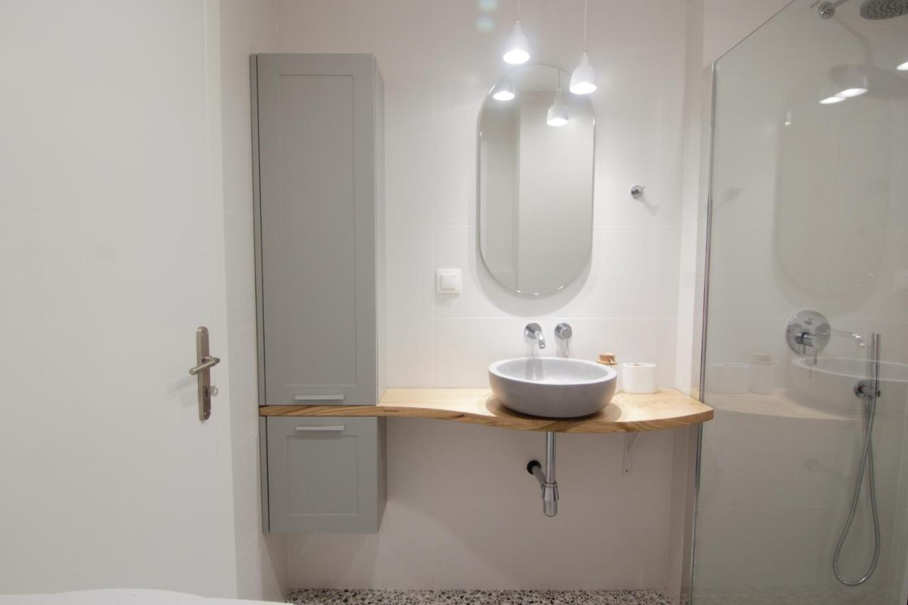 Patio Apartment Near Metro & Acropolis Athens Ngoại thất bức ảnh