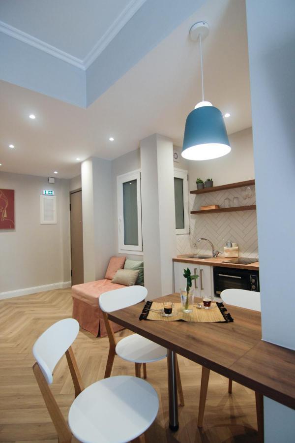 Patio Apartment Near Metro & Acropolis Athens Ngoại thất bức ảnh